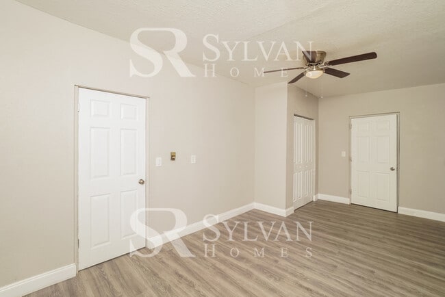 Building Photo - Spacious, Modern Home-style Living.
