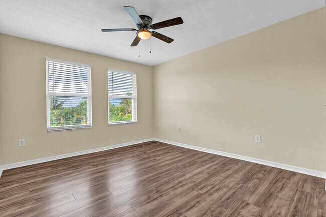 Building Photo - 521 Villa Cir