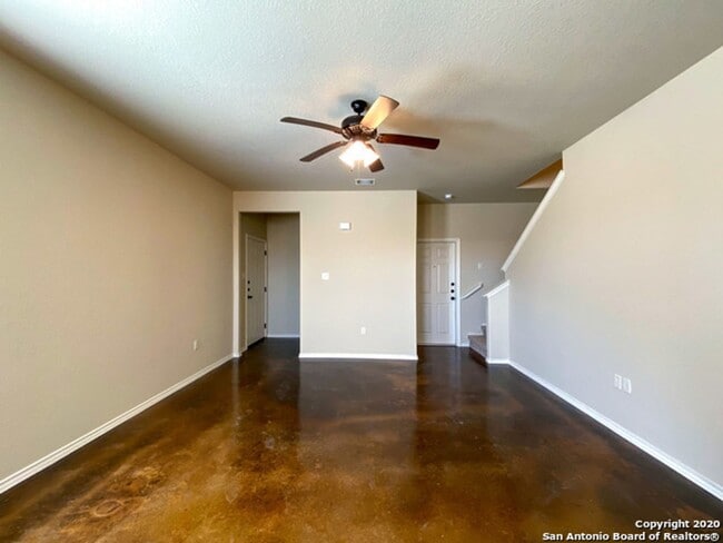 Building Photo - Come Home to Comfort & Style in Seguin, TX!