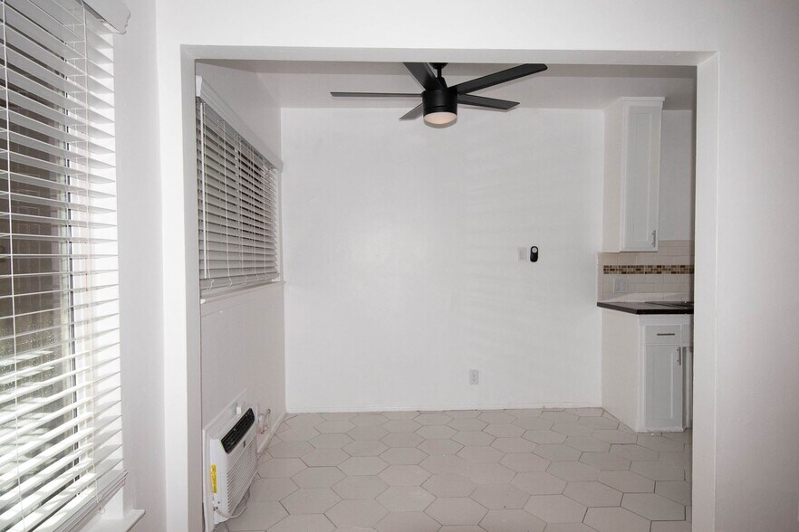 Building Photo - 6271 Kester Ave