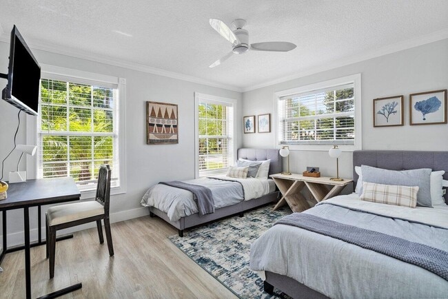 Building Photo - 5221 NE 26th Ave