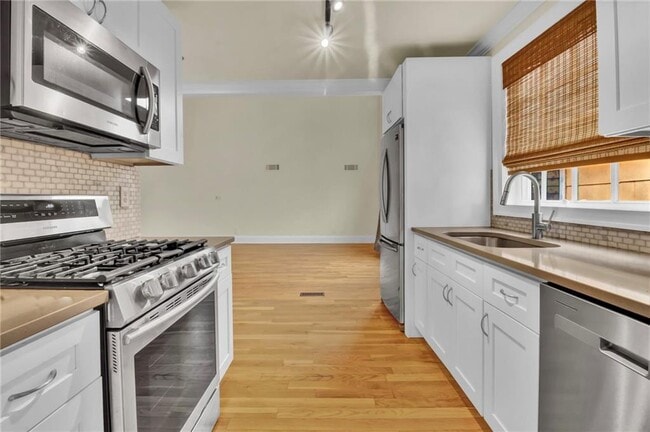 Building Photo - 297 Prospect Pl NE