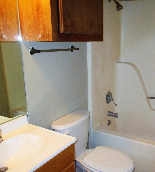 Building Photo - 907 Fisher Ln