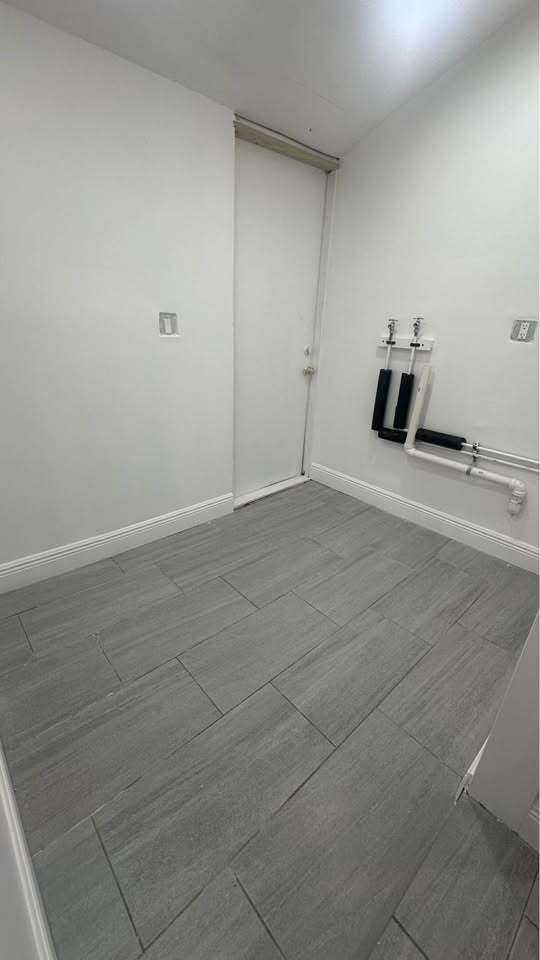 Building Photo - 3373 Hi St