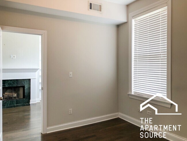 Building Photo - 3856 N Southport Ave