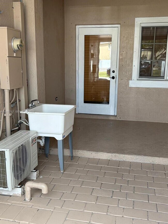 Building Photo - 27918 SW 140th Ave