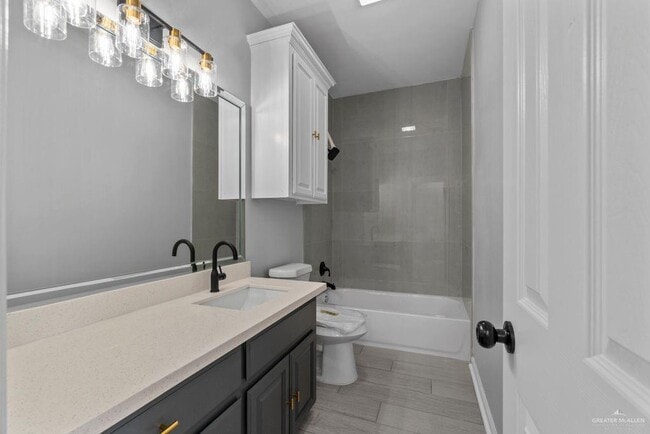 Building Photo - 18 N 5th St