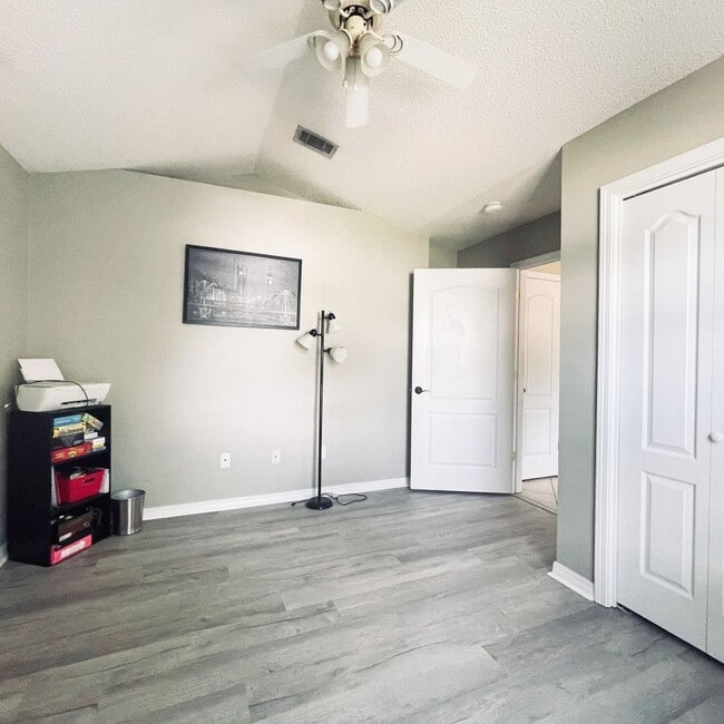 Building Photo - 3bedroom in Fort Walton