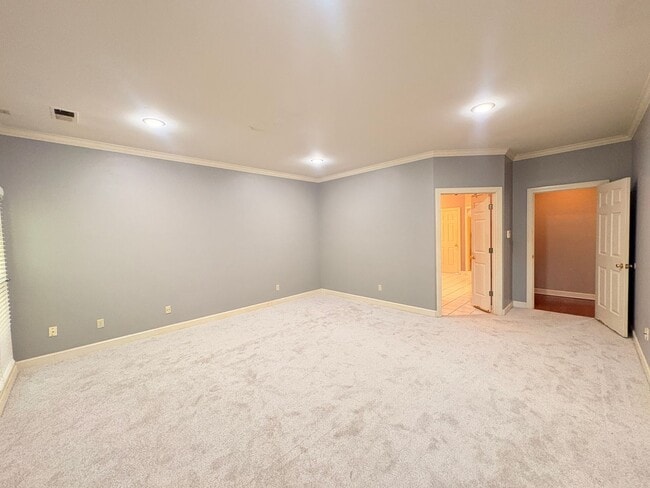 Building Photo - One Of Kind Home In Woodchase Subdivision! Over 3400 Sq Ft! Must have owner's approval on pets, f...