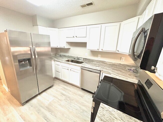 Building Photo - 118 Railroad Ridge Rd