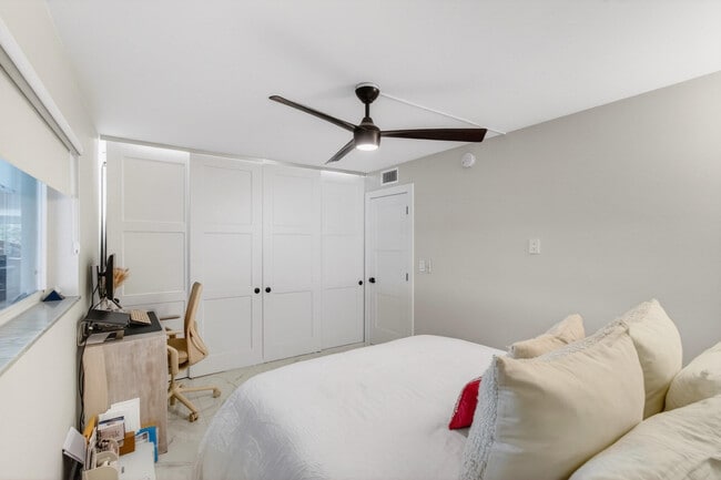 Building Photo - 322 N Federal Hwy