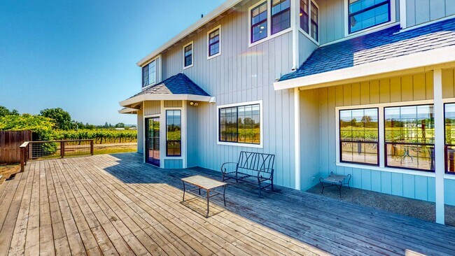 Building Photo - Beautiful 4 bedroom 3.5 bath Home with 2 c...
