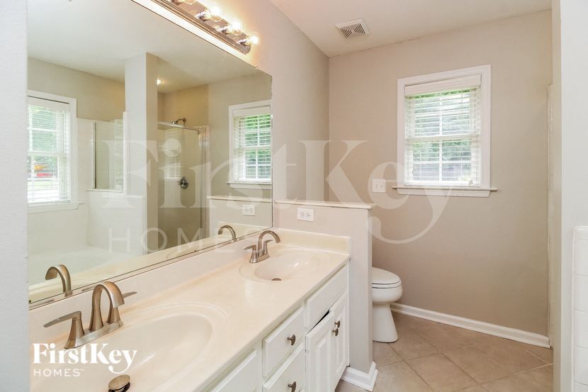 Building Photo - 12 Montford Ct