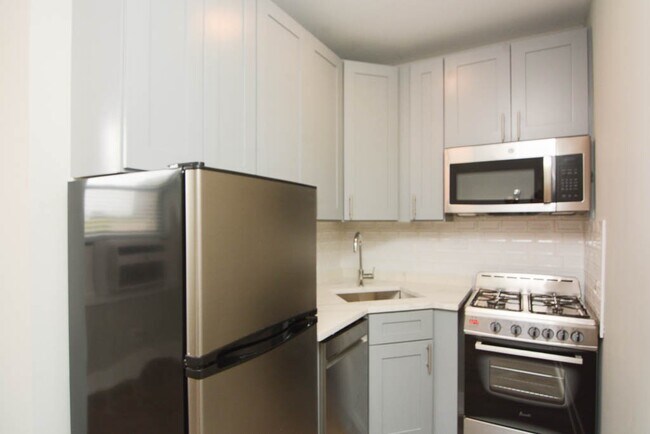 Building Photo - 508 W Belmont Ave