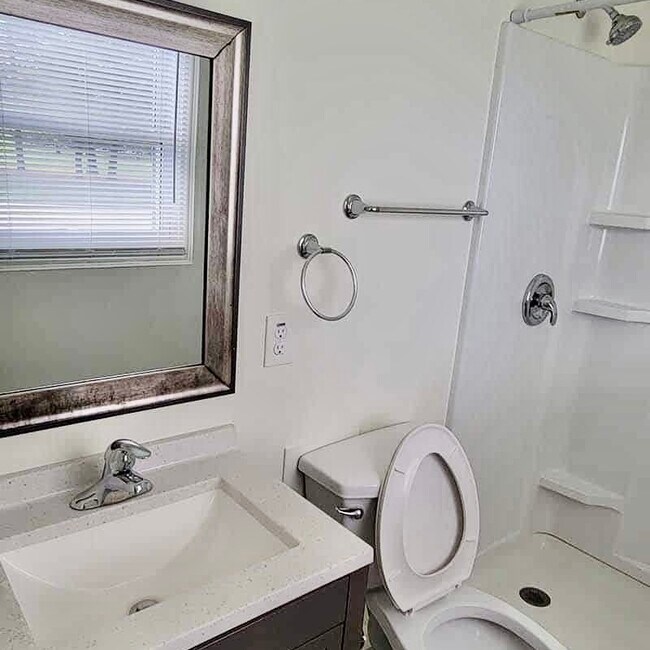 Building Photo - 2407 Carrelton Dr