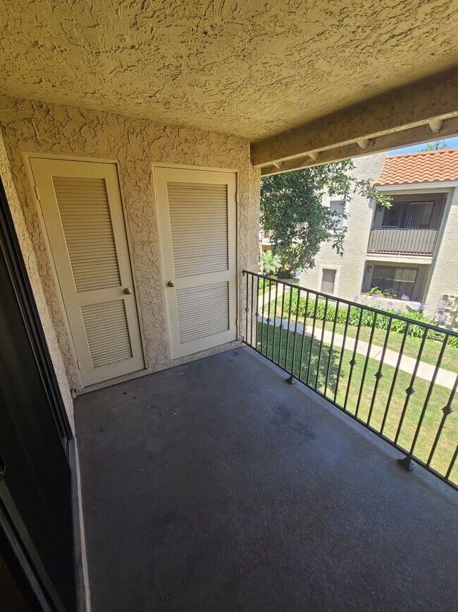 Building Photo - Spacious 2Bd Condo in Mira Mesa with Private Balcony & In-Unit Laundry!
