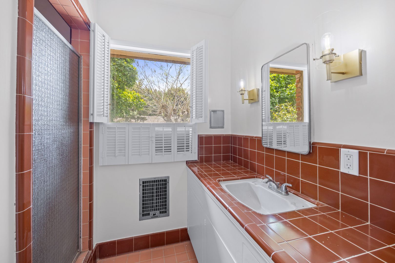 Building Photo - Classic Mid-Century home moments from Fryman Canyon