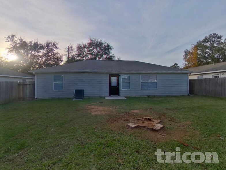 Building Photo - 16365 River Fall Ct