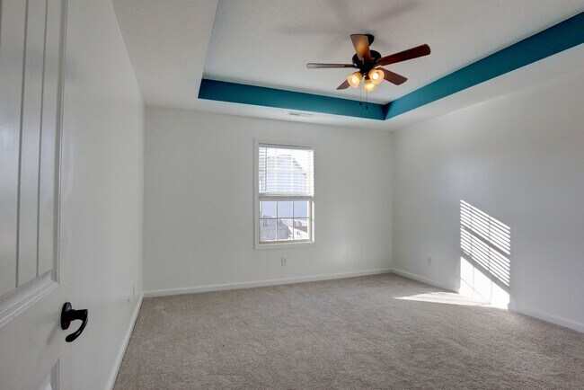 Building Photo - Stunning Five Bedroom With Hardwoods, Fireplace and Covered Patio in Sunset Meadows