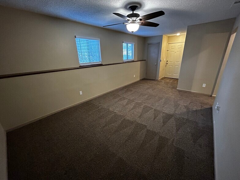 Building Photo - 9127 E 85th Pl