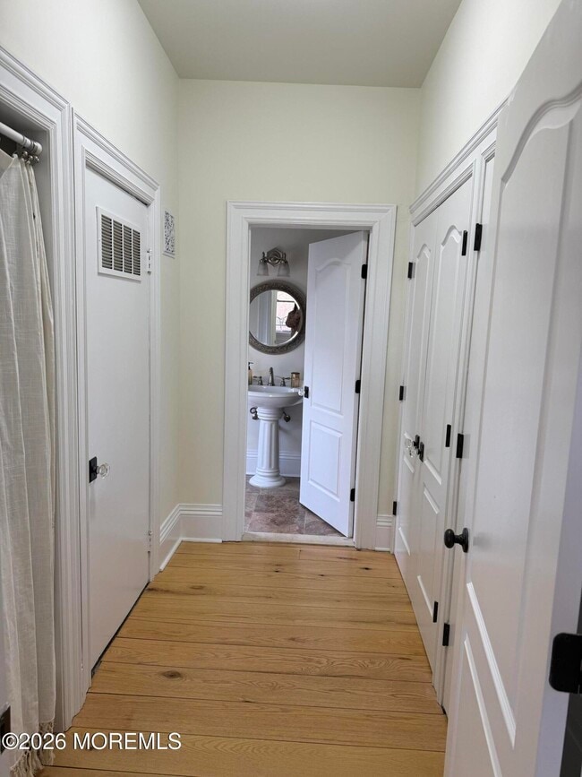 Building Photo - 25 Monmouth Rd