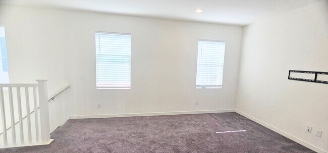 Building Photo - Gorgeous 4 Bedroom 4Bath Home With Solar a...