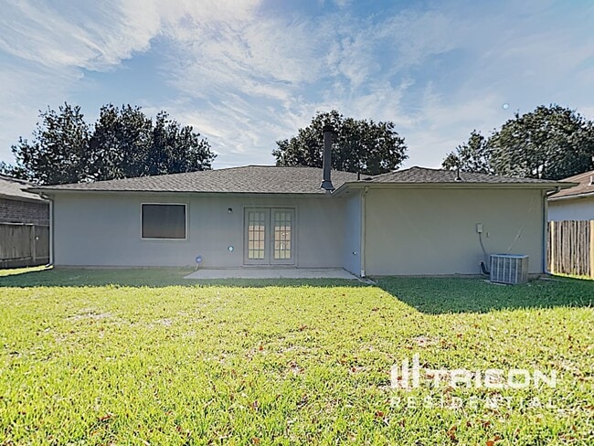 Building Photo - 7911 Bluff Trail Dr