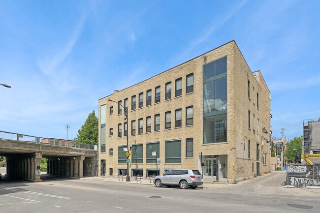 Primary Photo - 1755 N Damen Ave
