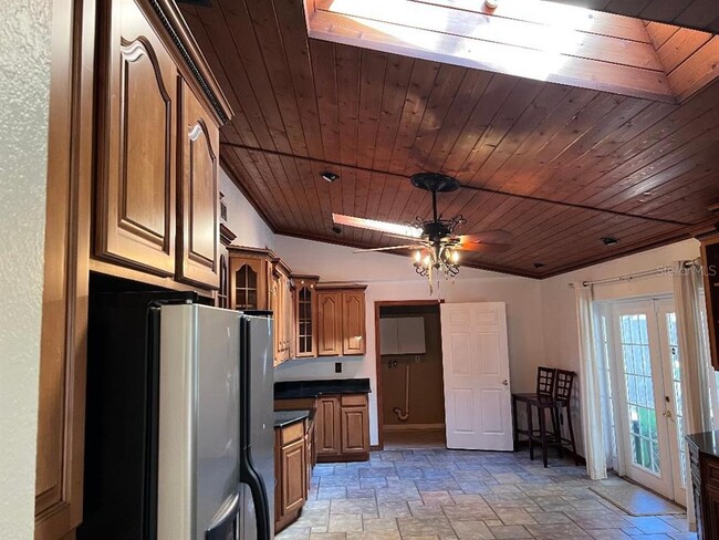 Building Photo - 200 Arbor Dr W