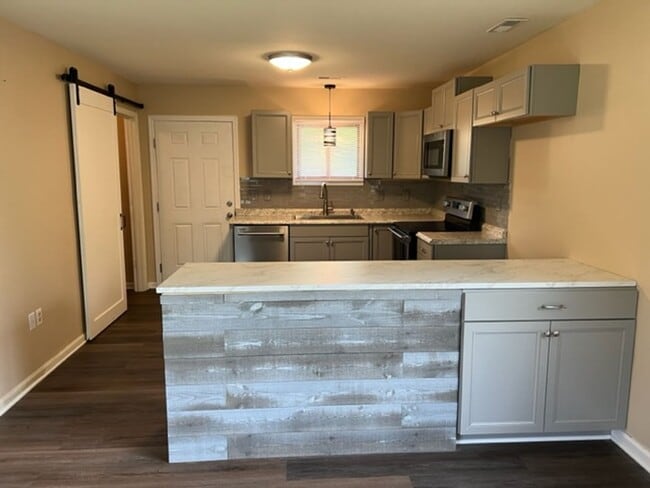 Building Photo - 439 W Nelson St