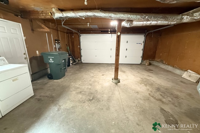 Building Photo - Spacious Remodeled 3 BD/2 BA Home, 2 Bonus Rooms & Large Backyard