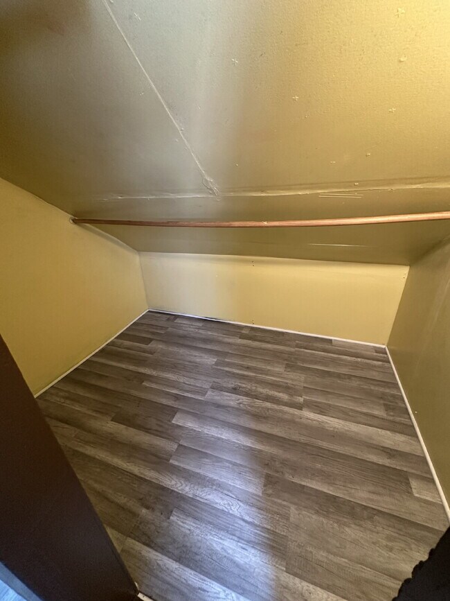 Building Photo - 121 Hackett St