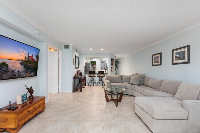 Building Photo - 961 S Ocean Dr