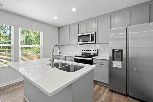 Building Photo - 1139 Lookout Ave NW