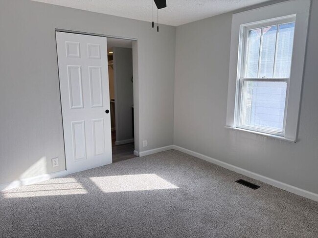 Building Photo - Newly Remolded 2 Bedroom Home on the South...