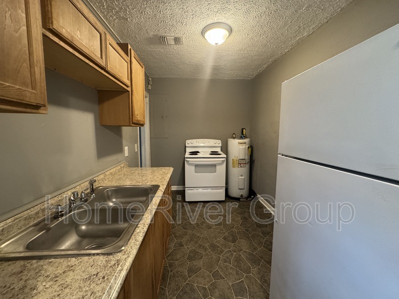 Building Photo - 204 E 48th St