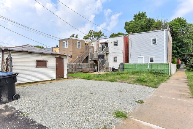 Building Photo - 3501 W Le Moyne St