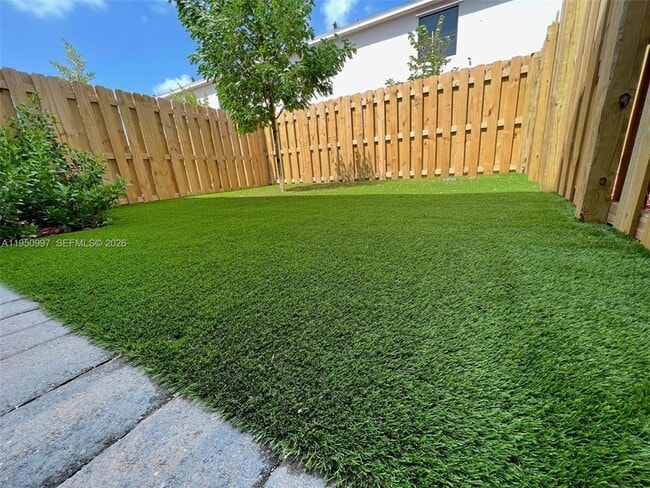 Building Photo - 429 NE 12th St