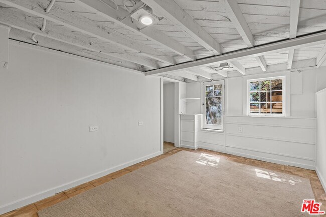 Building Photo - 6484 Ivarene Ave