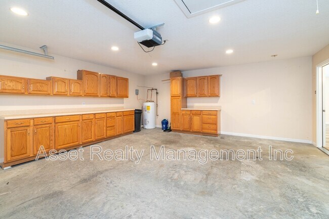 Building Photo - 801 Colonial Estates Way