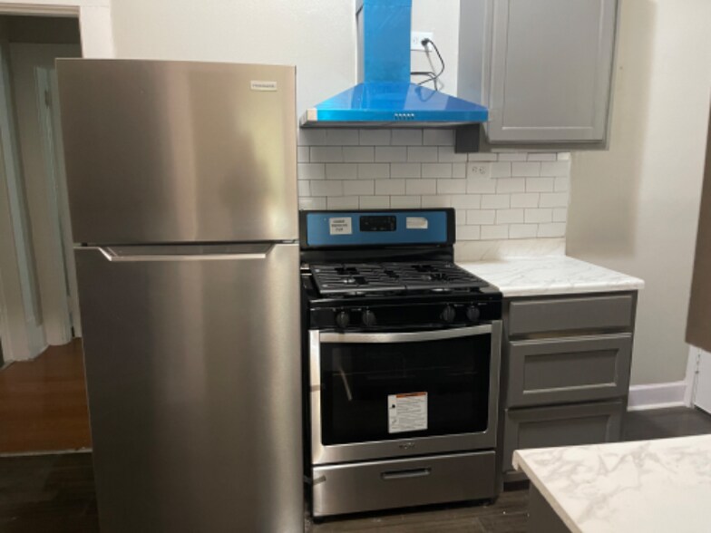 Building Photo - 534 E Sycamore St