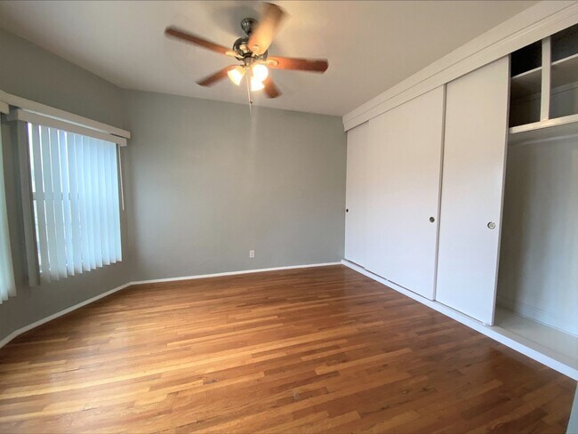 Building Photo - MUST SEE Bankers Hill Apartment! Spacious Bedroom and Closet! 1 Assigned Parking! 10 Minute Walk ...