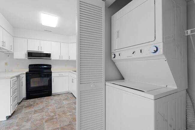 Building Photo - Condo in Chapel Hill - short term option!