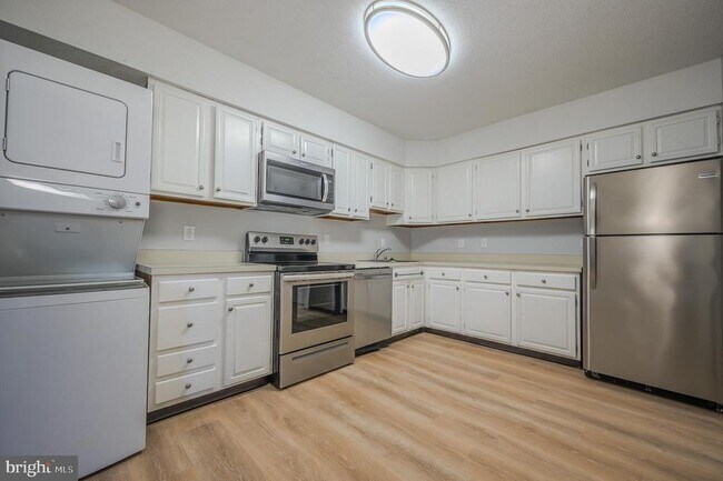 Building Photo - 3713 S George Mason Dr