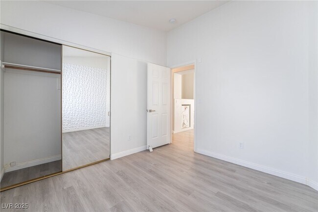 Building Photo - 1512 Iron Springs Dr