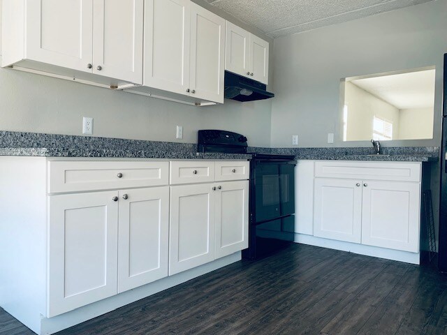 Primary Photo - 6525 Deeb St