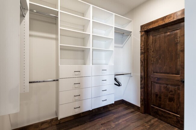 Building Photo - 2406 Tamarack Trail