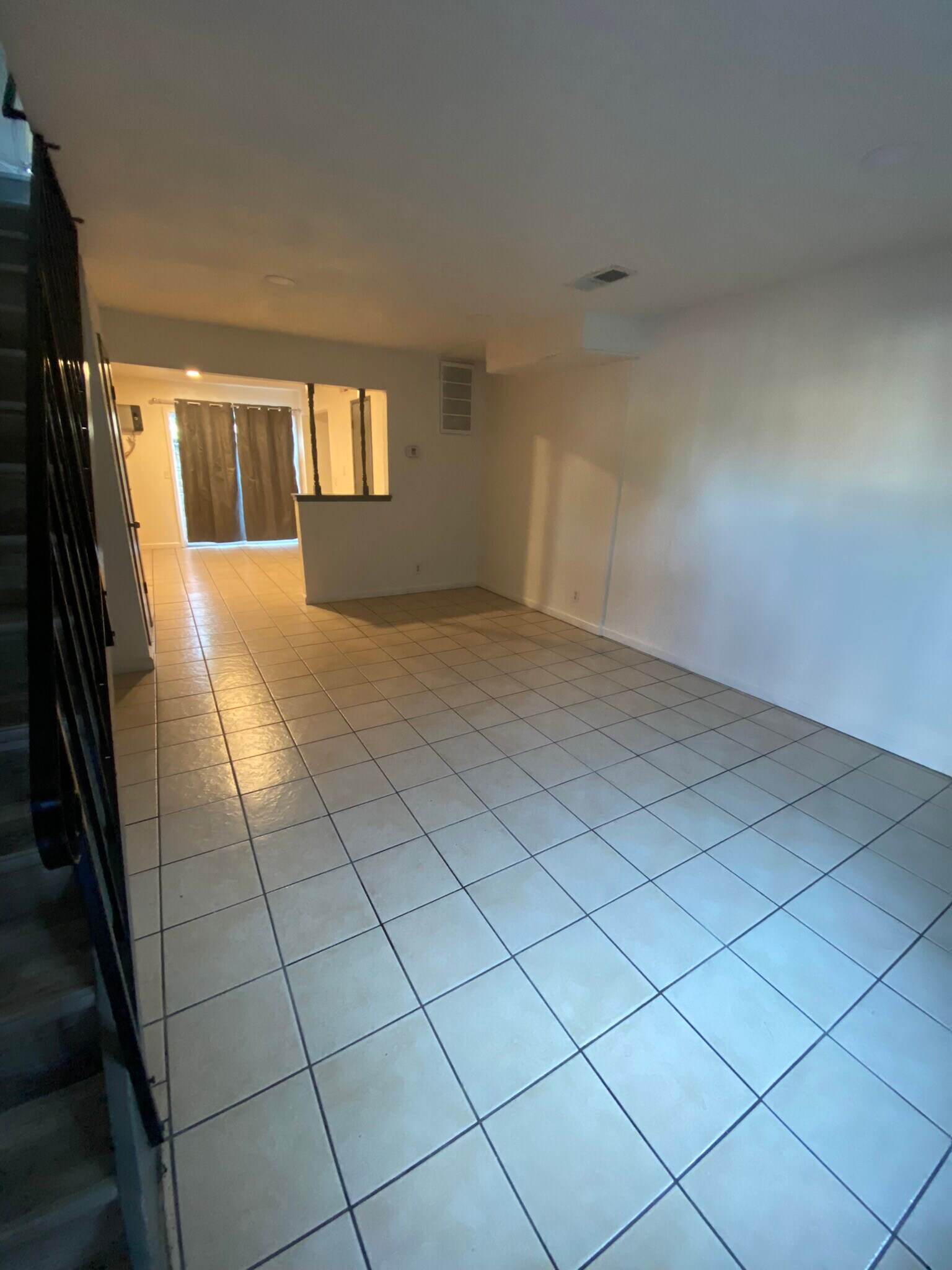 Building Photo - 3044 Amherst Dr