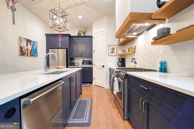 Building Photo - 305 Breakspear Ln