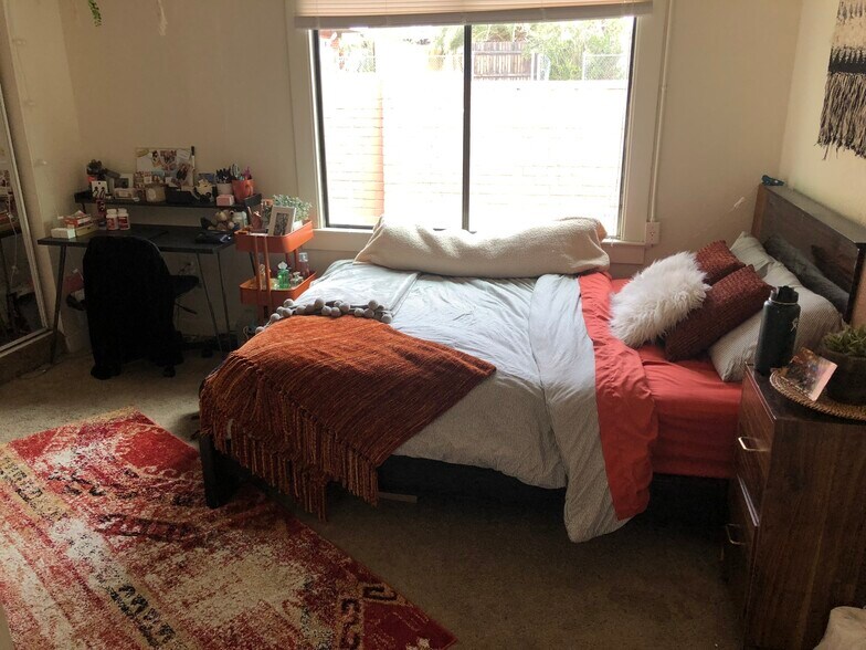 Building Photo - 415 E Waverly St